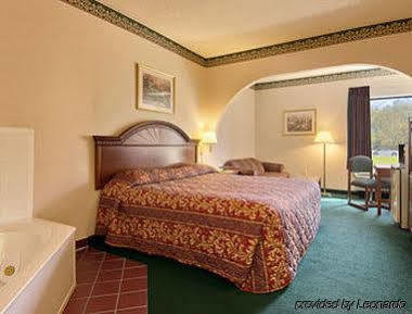 Days Inn & Suites By Wyndham Louisville Sw Ngoại thất bức ảnh